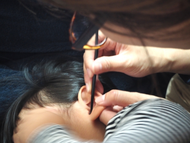 子供の耳垢は耳鼻科でとるべき 正しい耳掃除の方法と注意点 日本フィリーノ株式会社 子育て家族の笑顔のために
